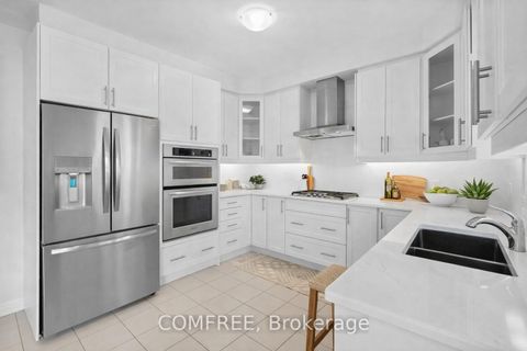 Photo 3 at 117 Merivale Court, Donevan, Oshawa