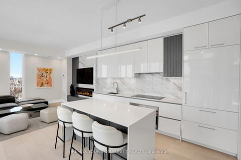 Photo 11 at 5405 - 1 Yorkville Avenue, Annex, Toronto