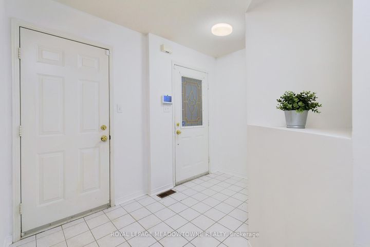 Photo 5 at 15 - 1285 Bristol Road W, East Credit, Mississauga