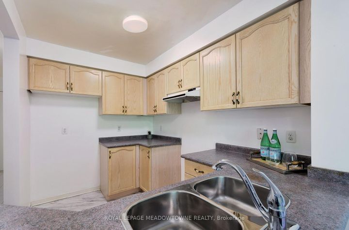 Photo 12 at 15 - 1285 Bristol Road W, East Credit, Mississauga