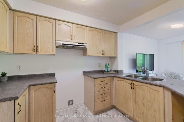 Photo 13 at 15 - 1285 Bristol Road W, East Credit, Mississauga