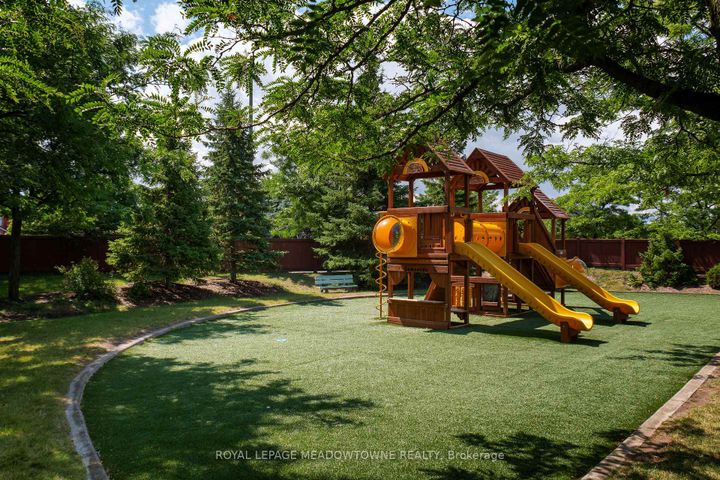 Photo 39 at 15 - 1285 Bristol Road W, East Credit, Mississauga