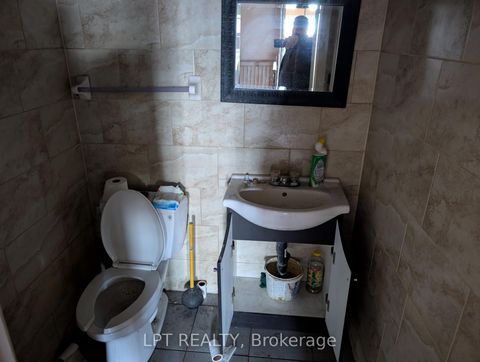 Photo 4 at 4 - 181 Woodstream Boulevard, Vaughan Grove, Vaughan