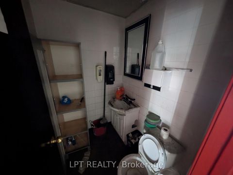 Photo 7 at 4 - 181 Woodstream Boulevard, Vaughan Grove, Vaughan