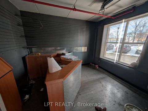 Photo 10 at 4 - 181 Woodstream Boulevard, Vaughan Grove, Vaughan