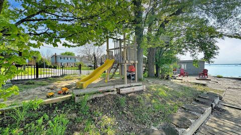 Photo 15 at 33 Lake Drive E, Historic Lakeshore Communities, Georgina