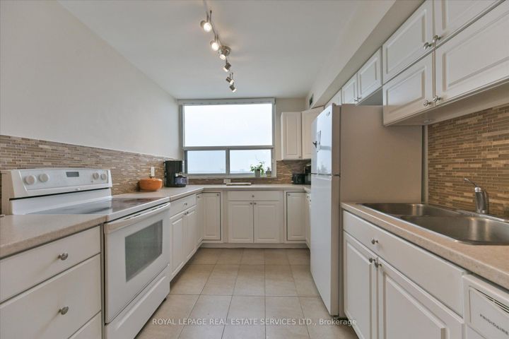 Photo 16 at 801 - 355 Rathburn Road E, Rathwood, Mississauga