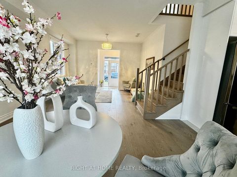 Photo 1 at 24 Tamworth Terrace, Rural Barrie Southeast, Barrie