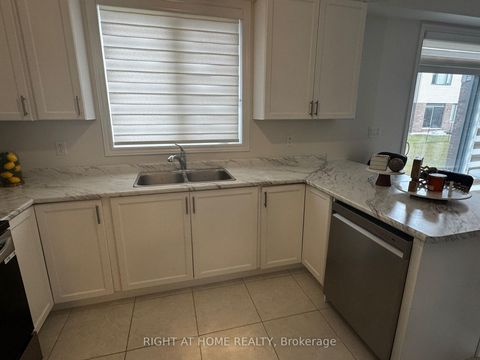 Photo 8 at 24 Tamworth Terrace, Rural Barrie Southeast, Barrie