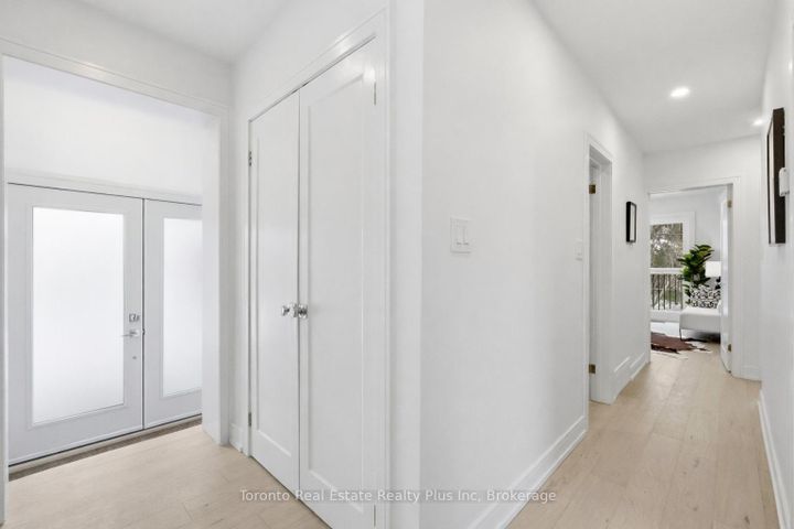 Photo 2 at 3 Blithfield Avenue, Bayview Village, Toronto