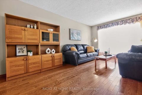 Photo 1 at 4433 Sedgefield Road, Central Erin Mills, Mississauga