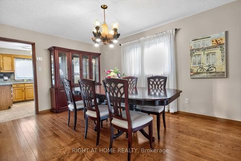 Photo 2 at 4433 Sedgefield Road, Central Erin Mills, Mississauga