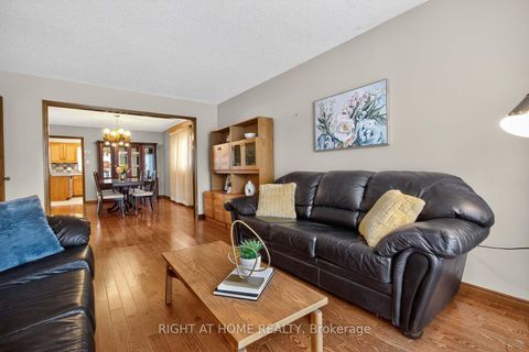 Photo 3 at 4433 Sedgefield Road, Central Erin Mills, Mississauga