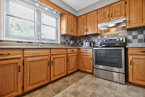 Photo 5 at 4433 Sedgefield Road, Central Erin Mills, Mississauga