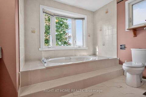 Photo 18 at 4433 Sedgefield Road, Central Erin Mills, Mississauga