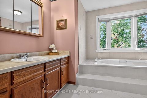 Photo 19 at 4433 Sedgefield Road, Central Erin Mills, Mississauga