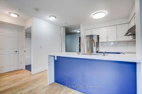 Photo 13 at 1804 - 3 Michael Power Place, City Centre West, Toronto