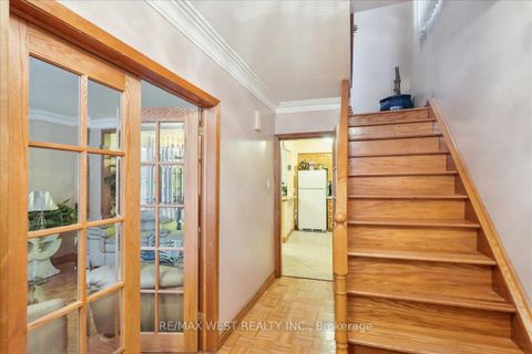 Photo 1 at 3 Hilldale Road NW, Smythe, Toronto