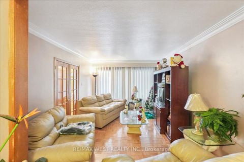 Photo 2 at 3 Hilldale Road NW, Smythe, Toronto