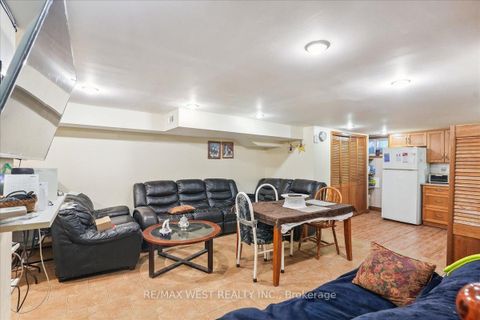 Photo 8 at 3 Hilldale Road NW, Smythe, Toronto