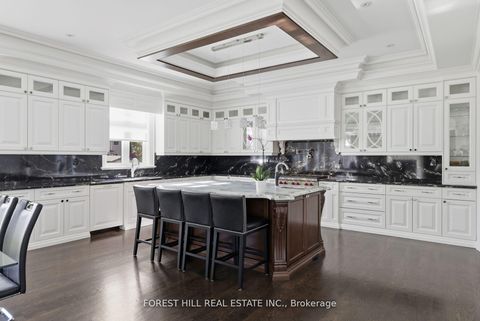 Photo 11 at 39 Patricia Drive E, King City, King