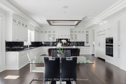 Photo 13 at 39 Patricia Drive E, King City, King