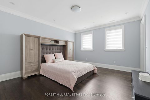 Photo 33 at 39 Patricia Drive E, King City, King