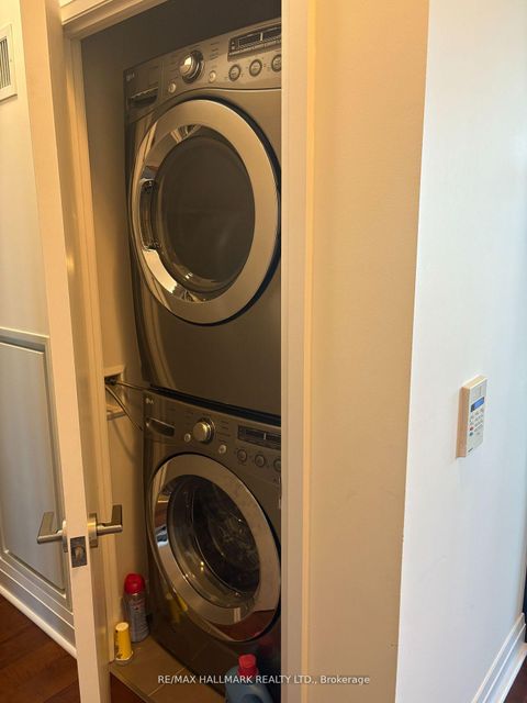 Photo 5 at PH704 - 399 Spring Garden Avenue, Willowdale East, Toronto