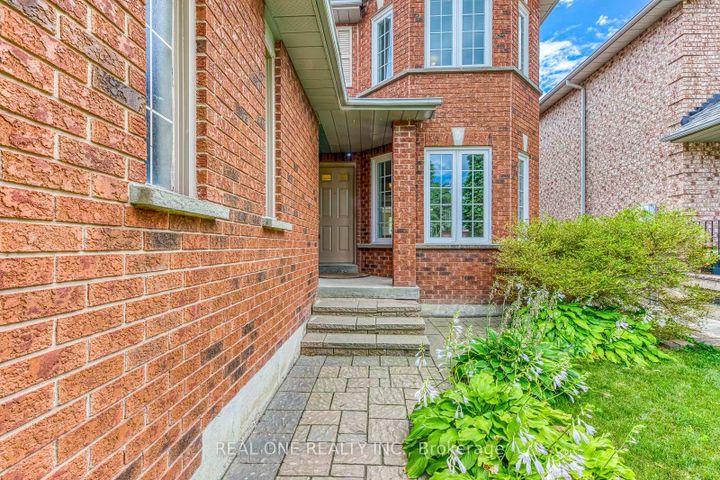 Photo 1 at 5192 Castlefield Drive, East Credit, Mississauga