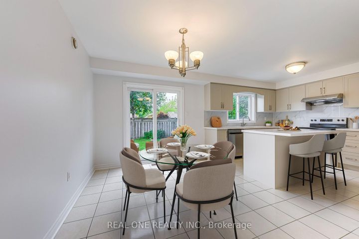 Photo 4 at 5192 Castlefield Drive, East Credit, Mississauga