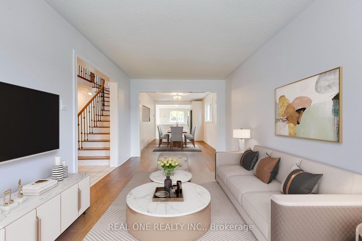 Photo 6 at 5192 Castlefield Drive, East Credit, Mississauga