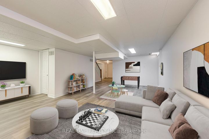 Photo 8 at 5192 Castlefield Drive, East Credit, Mississauga