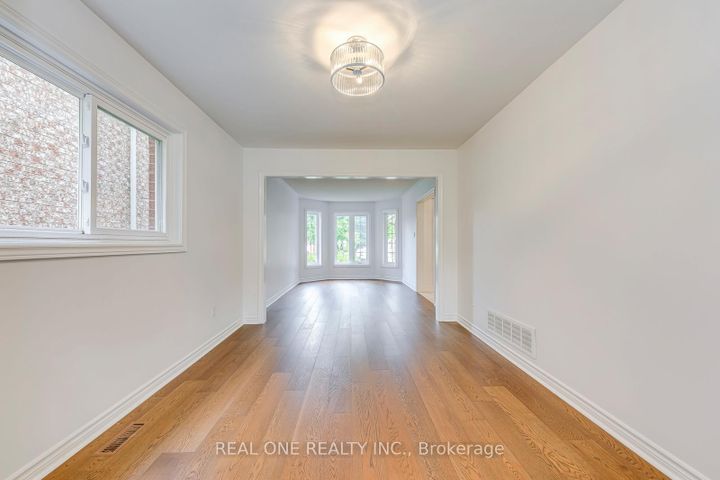 Photo 14 at 5192 Castlefield Drive, East Credit, Mississauga