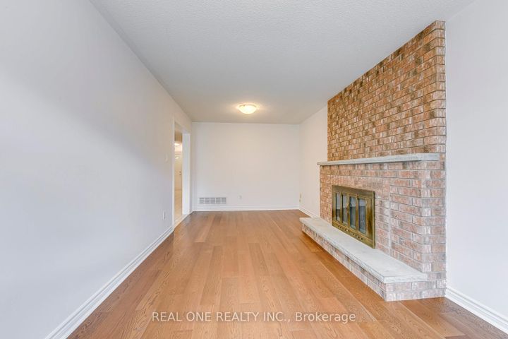 Photo 16 at 5192 Castlefield Drive, East Credit, Mississauga