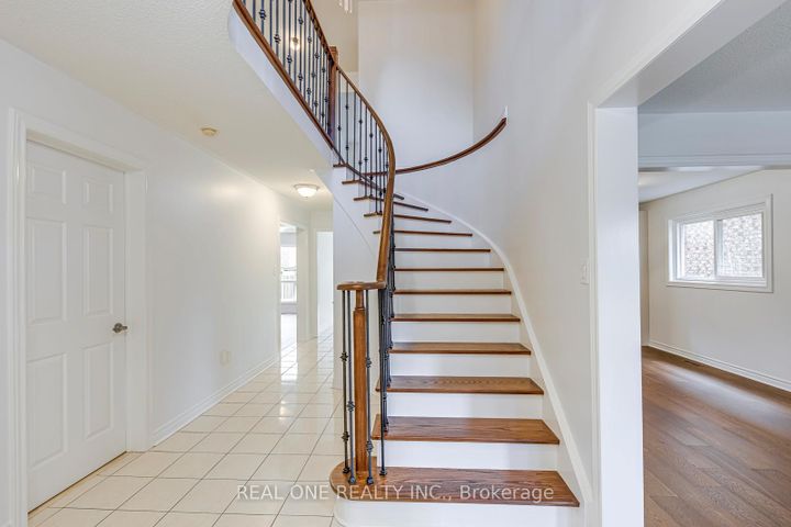 Photo 19 at 5192 Castlefield Drive, East Credit, Mississauga