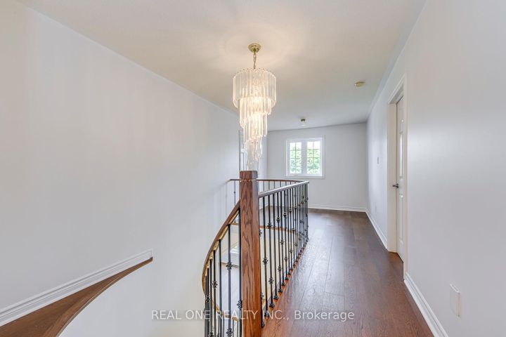 Photo 21 at 5192 Castlefield Drive, East Credit, Mississauga
