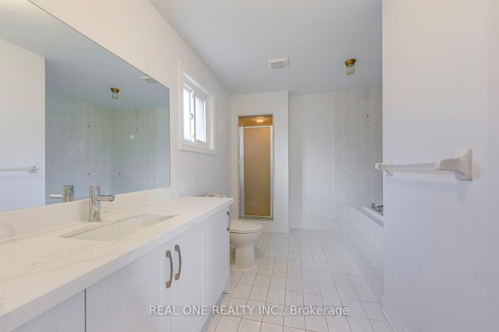 Photo 23 at 5192 Castlefield Drive, East Credit, Mississauga