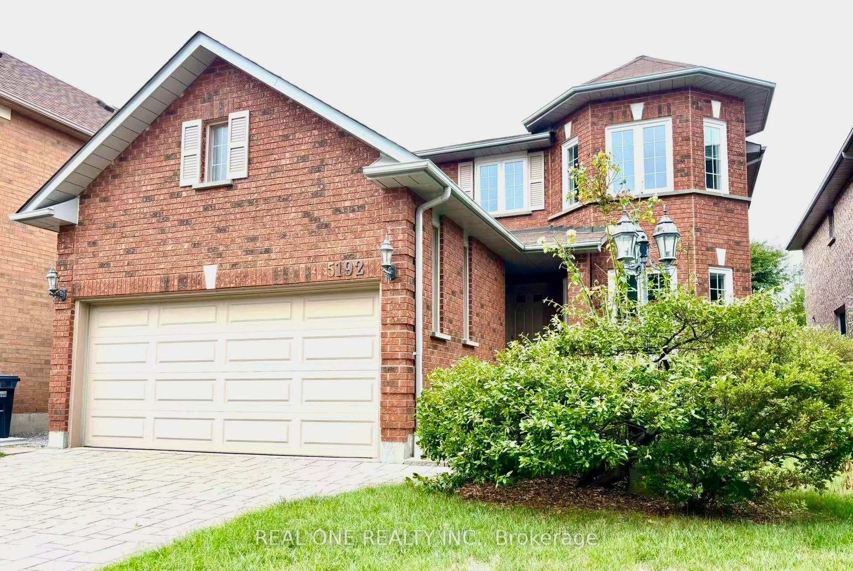 5192 Castlefield Drive, East Credit, Mississauga 