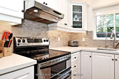 Photo 13 at 9 Karen Road, Donalda, Toronto