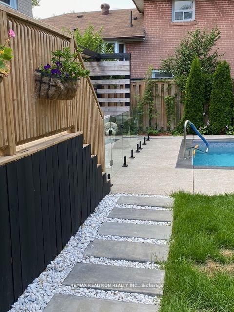 Photo 42 at 9 Karen Road, Donalda, Toronto