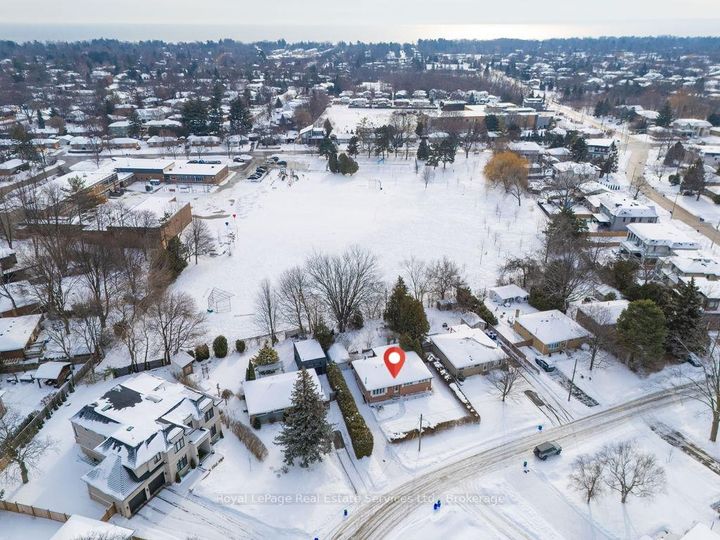 Photo 1 at 557 Stonecliffe Road, WO West, Oakville