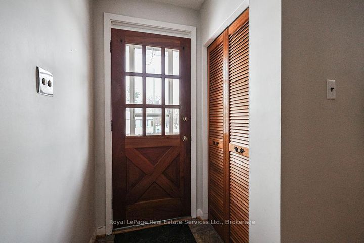 Photo 3 at 557 Stonecliffe Road, WO West, Oakville