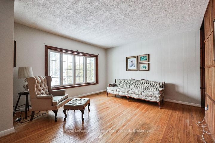 Photo 5 at 557 Stonecliffe Road, WO West, Oakville