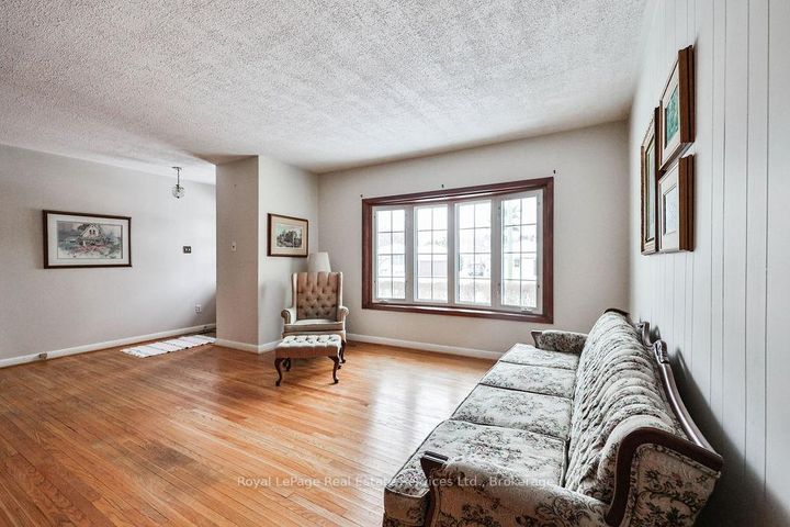 Photo 6 at 557 Stonecliffe Road, WO West, Oakville