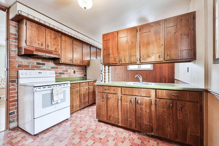 Photo 9 at 557 Stonecliffe Road, WO West, Oakville