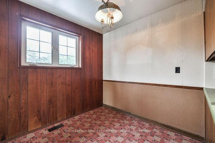 Photo 11 at 557 Stonecliffe Road, WO West, Oakville