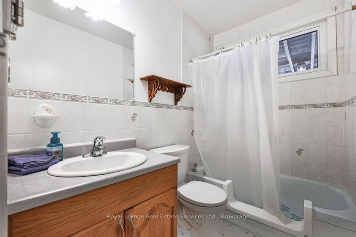 Photo 15 at 557 Stonecliffe Road, WO West, Oakville