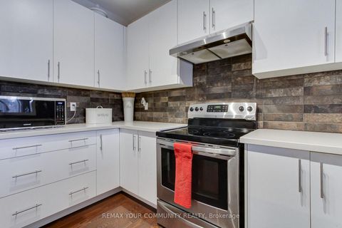 Photo 11 at 506 Foxcroft Boulevard, Wyndham, Newmarket