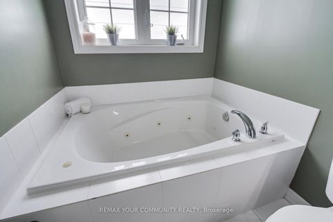 Photo 26 at 506 Foxcroft Boulevard, Wyndham, Newmarket