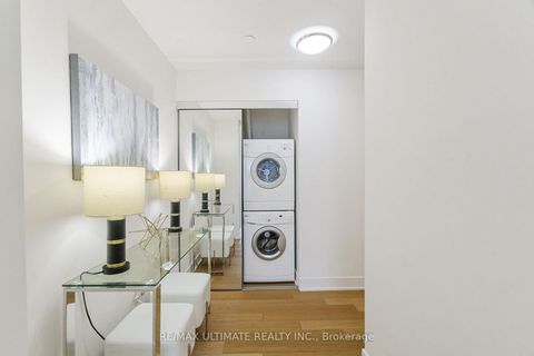 Photo 1 at 802 - 30 Roehampton Avenue, Mount Pleasant West, Toronto